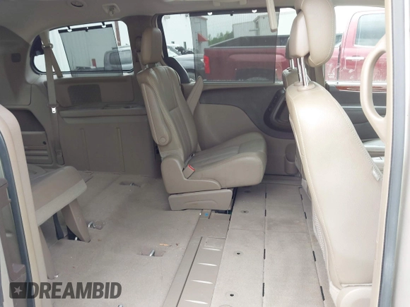2016 Chrysler Town & Country Touring-L with VIN 2C4RC1CG1GR174351, listed as a IAAI auction lot 40789150 with 85,260 mi miles. Bid and sale history available at carsss.com. Image 8.