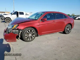 2013 Chrysler 200 Touring z VIN 1C3CCBBG0DN738419, wystawiony jako Copart lot #54036795 z przebiegiem 171 600 mil mil oraz Szkoda całkowita • Salvage title. Historia ofert i sprzedaży dostępna na DreamBid. Obrazek 1.
