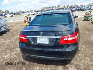 2011 Mercedes-Benz E-Class E 350 Luxury with VIN WDDHF5GB2BA356992, listed as a IAAI auction lot 41928058 with 125,525 mi miles. Bid and sale history available at carsss.com. Image 17.