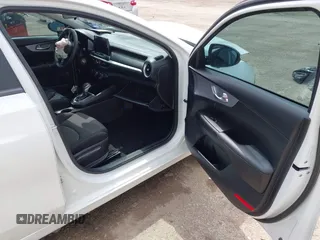 2023 Kia Forte LXS z VIN 3KPF24AD7PE686469, wystawiony jako IAAI lot #42112744 z przebiegiem 103 937 mil mil oraz . Historia ofert i sprzedaży dostępna na DreamBid. Obrazek 5.