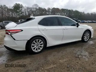 2020 Toyota Camry LE with VIN 4T1C11AK0LU889763, listed as a Copart auction lot 43475175 with 59,186 mi miles and Salvage Title. Bid and sale history available at carsss.com. Image 3.