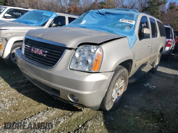 2014 GMC Yukon XL SLT with VIN 1GKS1KE07ER102364, listed as a Copart auction lot 85727664 with 235,595 mi miles and Salvage Title. Bid and sale history available at carsss.com. Image 1.