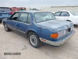 1990 Pontiac Bonneville z VIN 1G2HX54C6L1204370, wystawiony jako IAAI lot #42283309 z przebiegiem 114 427 mil mil oraz . Historia ofert i sprzedaży dostępna na DreamBid. Obrazek 3.