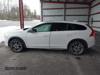 2016 Volvo V60 Cross Country T5 with VIN YV4612HK6G1003110, listed as a IAAI auction lot 41682878 with 1 mi miles. Bid and sale history available at carsss.com. Image 13.