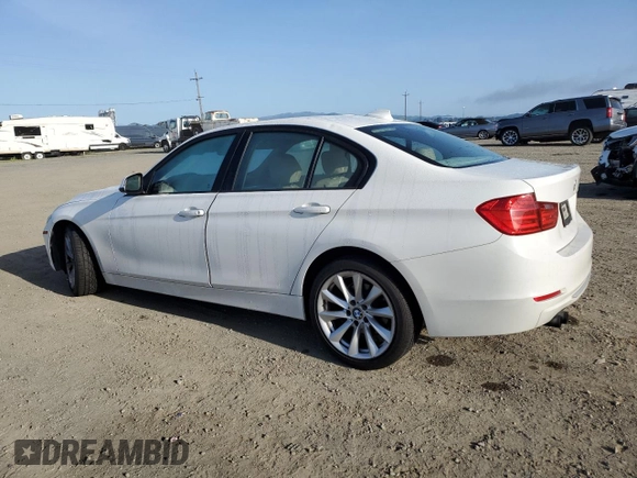 2012 BMW 3 Series 328i z VIN WBA3A5C51CF259481, wystawiony jako Copart lot #52381425 z przebiegiem 206 764 mil mil oraz Szkoda całkowita • Salvage title. Historia ofert i sprzedaży dostępna na DreamBid. Obrazek 2.