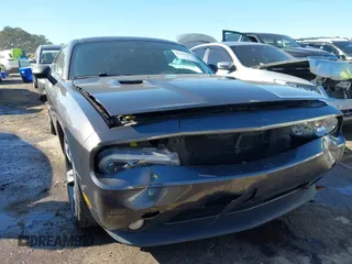 2014 Dodge Challenger R/T z VIN 2C3CDYBT7EH293104, wystawiony jako IAAI lot #41452435 z przebiegiem 49 728 mil mil oraz . Historia ofert i sprzedaży dostępna na DreamBid. Obrazek 6.
