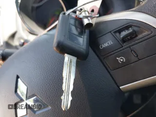 2019 Mitsubishi Outlander ES z VIN JA4AP3AU3KU027654, wystawiony jako IAAI lot #42235919 z przebiegiem 97 622 mil mil oraz . Historia ofert i sprzedaży dostępna na DreamBid. Obrazek 11.