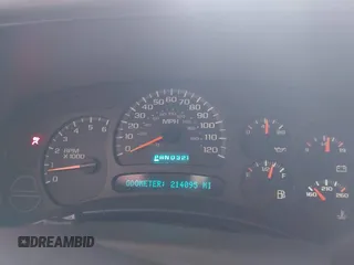 2005 Chevrolet Suburban Z71 z VIN 3GNFK16Z25G201120, wystawiony jako IAAI lot #42402550 z przebiegiem 214 095 mil mil oraz . Historia ofert i sprzedaży dostępna na DreamBid. Obrazek 7.