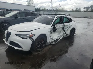 2021 Alfa Romeo Giulia Ti z VIN ZARFANBN1M7648754, wystawiony jako Copart lot #55331525 z przebiegiem Nie podano mil oraz Szkody całkowita. Historia ofert i sprzedaży dostępna na DreamBid. Obrazek 1.