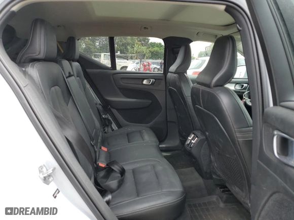 2021 Volvo XC40 Momentum with VIN YV4162UK5M2515870, listed as a Copart auction lot 55603983 with 36,002 mi miles. Bid and sale history available at carsss.com. Image 11.