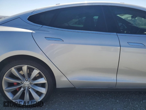 2016 Tesla Model S 90D z VIN 5YJSA1E4XGF115997, wystawiony jako Copart lot #60933525 z przebiegiem Nie podano mil oraz Szkoda całkowita • Salvage title. Historia ofert i sprzedaży dostępna na DreamBid. Obrazek 10.