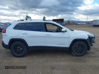 2017 Jeep Cherokee Latitude with VIN 1C4PJMCS7HW588228, listed as a IAAI auction lot 41839067 with 212,876 mi miles. Bid and sale history available at carsss.com. Image 14.