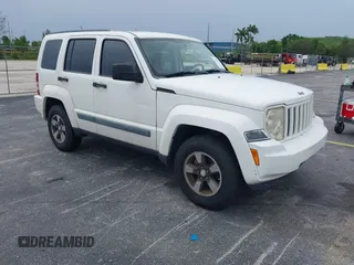 2008 Jeep Liberty Sport z VIN 1J8GP28K48W137715, wystawiony jako IAAI lot #42153367 z przebiegiem 191 624 mil mil oraz . Historia ofert i sprzedaży dostępna na DreamBid. Obrazek 1.