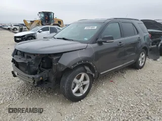2018 Ford Explorer XLT z VIN 1FM5K7DH0JGB63017, wystawiony jako Copart lot #44924685 z przebiegiem 83 409 mil mil oraz Czysty tytuł • Clean title. Historia ofert i sprzedaży dostępna na DreamBid. Obrazek 1.