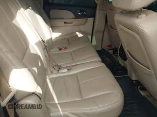 2008 Chevrolet Suburban LTZ z VIN 1GNFC16J58R119412, wystawiony jako IAAI lot #42282221 z przebiegiem 356 160 mil mil oraz . Historia ofert i sprzedaży dostępna na DreamBid. Obrazek 8.