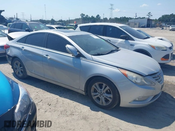 2011 Hyundai Sonata SE with VIN 5NPEC4AC0BH012927, listed as a IAAI auction lot 40395305 with 144,138 mi miles. Bid and sale history available at carsss.com. Image 1.