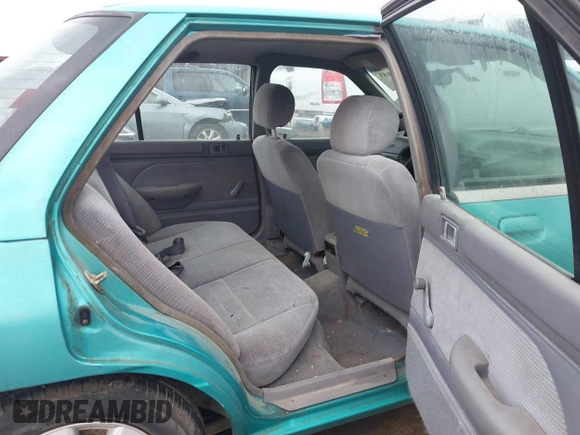 1994 Ford Escort z VIN 3FARP13J0RR121191, wystawiony jako IAAI lot #42202443 z przebiegiem 111 111 mil mil oraz . Historia ofert i sprzedaży dostępna na DreamBid. Obrazek 8.