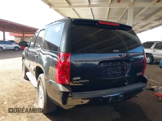 2008 GMC Yukon SLT w/4SB with VIN 1GKFC13078R107660, listed as a IAAI auction lot 41530944 with 229,929 mi miles. Bid and sale history available at carsss.com. Image 3.