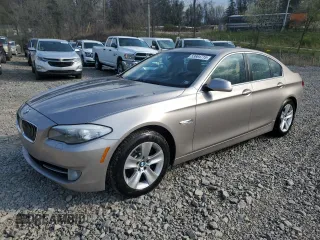 2013 BMW 5 Series 528i xDrive with VIN WBAXH5C54DDW16713, listed as a Copart auction lot 53664715 with 90,076 mi miles and Salvage Title. Bid and sale history available at carsss.com. Image 1.