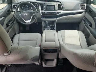 2018 Toyota Highlander LE with VIN 5TDZZRFH6JS246807, listed as a Copart auction lot 52242345 with 116,882 mi miles and Salvage title. Bid and sale history available at DreamBid. Image 8.