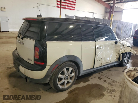 2010 MINI Clubman z VIN WMWML3C57ATX37968, wystawiony jako Copart lot #59858795 z przebiegiem 166 591 mil mil oraz Szkoda całkowita • Salvage title. Historia ofert i sprzedaży dostępna na DreamBid. Obrazek 3.