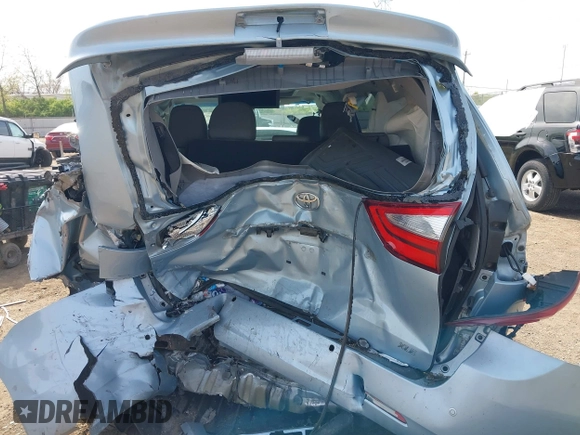 2015 Toyota Sienna XLE with VIN 5TDYK3DC3FS609947, listed as a IAAI auction lot 42097199 with Not provided miles and . Bid and sale history available at DreamBid. Image 17.