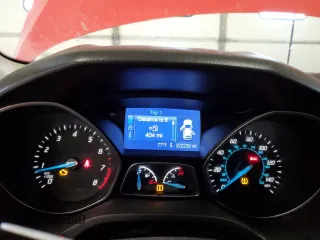2013 Ford Focus SE z VIN 1FADP3F29DL151842, wystawiony jako Copart lot #57180745 z przebiegiem 222 239 mil mil oraz Nie do naprawy • Non repairable. Historia ofert i sprzedaży dostępna na DreamBid. Obrazek 9.