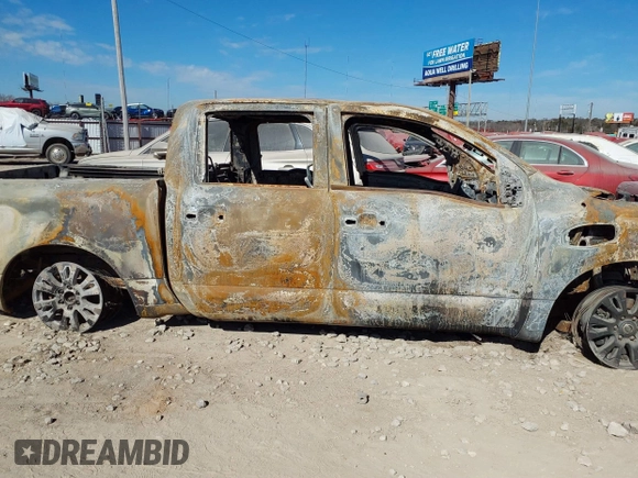 2017 Nissan Titan SV z VIN 1N6AA1E56HN532702, wystawiony jako IAAI lot #41645162 z przebiegiem Nie podano mil oraz . Historia ofert i sprzedaży dostępna na DreamBid. Obrazek 4.