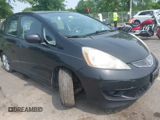 2009 Honda Fit Sport z VIN JHMGE88499S064608, wystawiony jako IAAI lot #42488742 z przebiegiem 246 527 mil mil oraz . Historia ofert i sprzedaży dostępna na DreamBid. Obrazek 1.
