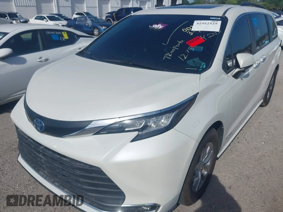 2021 Toyota Sienna XLE with VIN 5TDYRKEC0MS002020, listed as a IAAI auction lot 41952525 with 345,978 mi miles. Bid and sale history available at carsss.com. Image 6.
