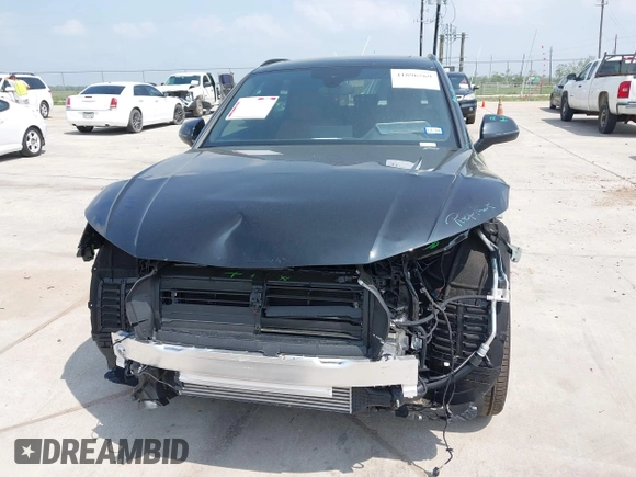 2025 Audi Q5 S line Premium z VIN WA1GAAFY3S2040329, wystawiony jako IAAI lot #41896569 z przebiegiem 2 575 mil mil oraz . Historia ofert i sprzedaży dostępna na DreamBid. Obrazek 6.