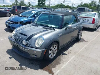 2005 MINI Convertible S z VIN WMWRH33495TF82332, wystawiony jako IAAI lot #42248941 z przebiegiem 134 862 mil mil oraz . Historia ofert i sprzedaży dostępna na DreamBid. Obrazek 2.