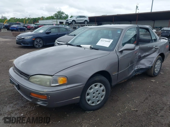 1995 Toyota Camry LE z VIN 4T1SK12E0SU634143, wystawiony jako IAAI lot #42274448 z przebiegiem 159 962 mil mil oraz . Historia ofert i sprzedaży dostępna na DreamBid. Obrazek 2.