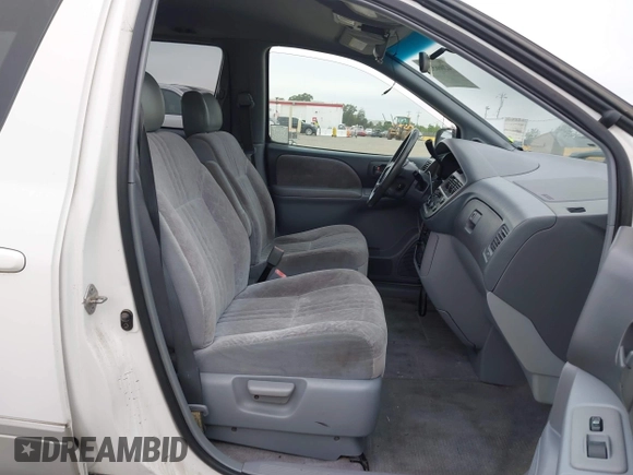 1999 Toyota Sienna LE with VIN 4T3ZF13C2XU105212, listed as a IAAI auction lot 42066557 with 153,659 mi miles. Bid and sale history available at carsss.com. Image 5.
