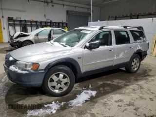 2001 Volvo V70 with VIN YV1SZ58D311030165, listed as a Copart auction lot 86155314 with 196,353 mi miles and Salvage Title. Bid and sale history available at carsss.com. Image 1.