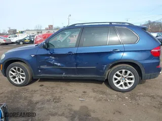 2011 BMW X5 35i with VIN 5UXZV4C56BL412415, listed as a IAAI auction lot 41611847 with 141,848 mi miles. Bid and sale history available at carsss.com. Image 14.