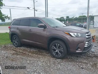 2018 Toyota Highlander LE с VIN 5TDBZRFH6JS812871, выставлен на аукционе IAAI как лот 42373213 с пробегом 33 024 миль миль и . История ставок и продаж доступна на DreamBid. Изображение 12.