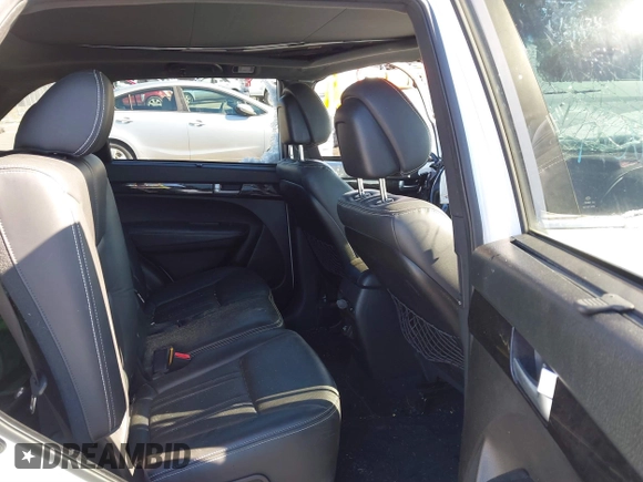2014 Kia Sorento SX with VIN 5XYKWDA70EG443390, listed as a IAAI auction lot 41340922 with 105,570 mi miles. Bid and sale history available at carsss.com. Image 8.