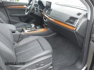 2023 Audi Q5 S line Premium Plus z VIN WA1EAAFY6P2161080, wystawiony jako IAAI lot #41282613 z przebiegiem 20 268 mil mil oraz . Historia ofert i sprzedaży dostępna na DreamBid. Obrazek 5.