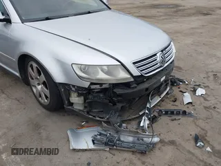 2004 Volkswagen Phaeton V8 z VIN WVWAF63D548007862, wystawiony jako IAAI lot #41721419 z przebiegiem 87 974 mil mil oraz . Historia ofert i sprzedaży dostępna na DreamBid. Obrazek 17.