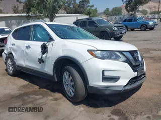 2017 Nissan Rogue SV z VIN KNMAT2MT4HP514495, wystawiony jako IAAI lot #42554376 z przebiegiem Nie podano mil oraz . Historia ofert i sprzedaży dostępna na DreamBid. Obrazek 1.