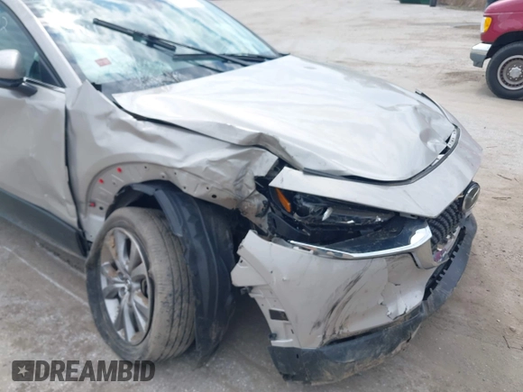 2022 Mazda CX-30 S Select z VIN 3MVDMBBL2NM439681, wystawiony jako IAAI lot #41960902 z przebiegiem 22 730 mil mil oraz . Historia ofert i sprzedaży dostępna na DreamBid. Obrazek 17.