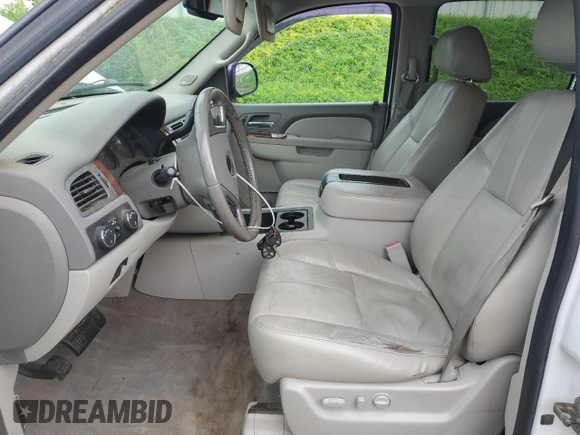 2011 GMC Yukon SLT z VIN 1GKS2CE00BR150352, wystawiony jako Copart lot #61031085 z przebiegiem 258 142 mil mil oraz Czysty tytuł • Clean title. Historia ofert i sprzedaży dostępna na DreamBid. Obrazek 7.
