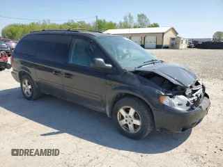 2005 Dodge Caravan SXT z VIN 2D4GP44L15R182362, wystawiony jako Copart lot #54702625 z przebiegiem 185 114 mil mil oraz Szkody całkowita. Historia ofert i sprzedaży dostępna na DreamBid. Obrazek 4.
