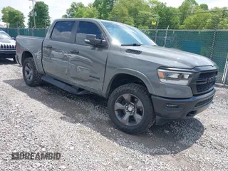 2020 Ram 1500 Big Horn z VIN 1C6SRFFT4LN381627, wystawiony jako IAAI lot #42264437 z przebiegiem 43 833 mil mil oraz . Historia ofert i sprzedaży dostępna na DreamBid. Obrazek 1.