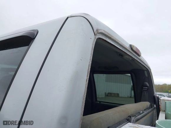 2003 Ford Super Duty F-250 XL with VIN 1FTNW21P43EC77382, listed as a IAAI auction lot 41912332 with 417,038 mi miles. Bid and sale history available at carsss.com. Image 17.