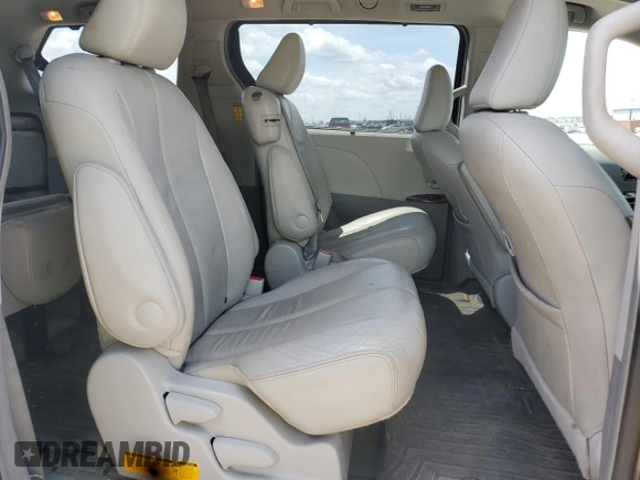 2013 Toyota Sienna XLE AAS z VIN 5TDYK3DC7DS405214, wystawiony jako Copart lot #62500205 z przebiegiem 182 468 mil mil oraz Szkoda całkowita • Salvage title. Historia ofert i sprzedaży dostępna na DreamBid. Obrazek 11.