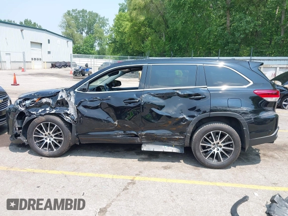 2018 Toyota Highlander SE with VIN 5TDJZRFH6JS496061, listed as a IAAI auction lot 42438105 with 76,637 mi miles and . Bid and sale history available at DreamBid. Image 14.