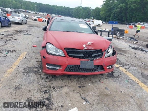 2013 Mercedes-Benz C 250 с VIN WDDGJ4HB7DG051801, выставлен на аукционе IAAI как лот 42419210 с пробегом 78 241 миль миль и . История ставок и продаж доступна на DreamBid. Изображение 6.