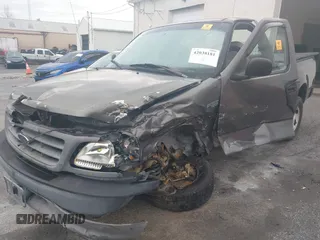 2004 Ford F-150 XL с VIN 2FTRF172X4CA89139, выставлен на аукционе IAAI как лот 42038181 с пробегом Не указан миль и . История ставок и продаж доступна на DreamBid. Изображение 19.